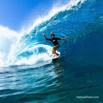 Surfer inside a barrel at Banzai Pipeline, Ehukai Beach Park