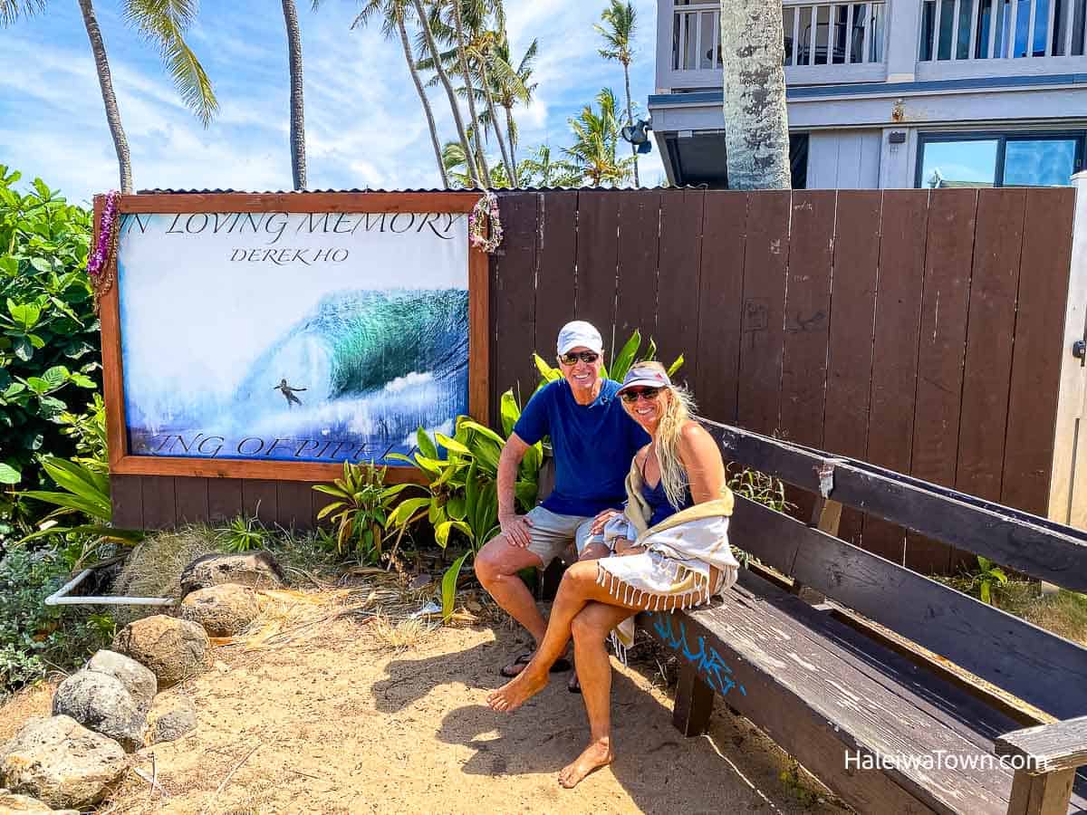 Bench and memorial sign at the Banzai Pipeline entrance