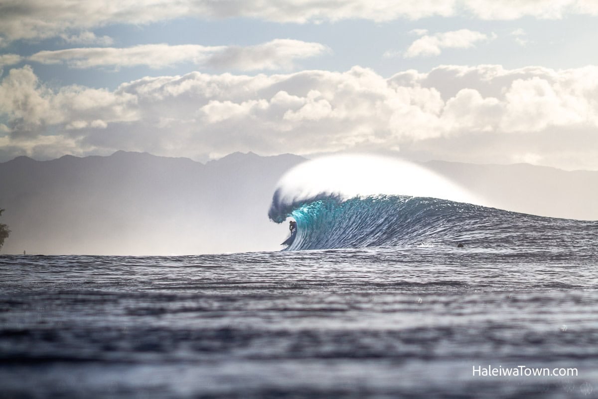 Banzai Pipeline wave breaking over the reef